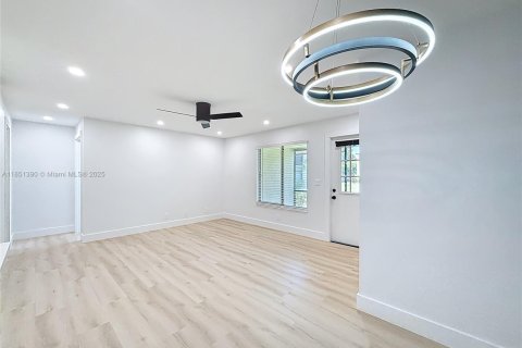 Condo in West Palm Beach, Florida, 1 bedroom № 1961890 - photo 11