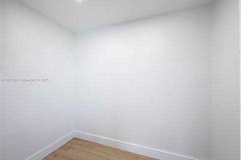 Condo in West Palm Beach, Florida, 1 bedroom № 1961890 - photo 27