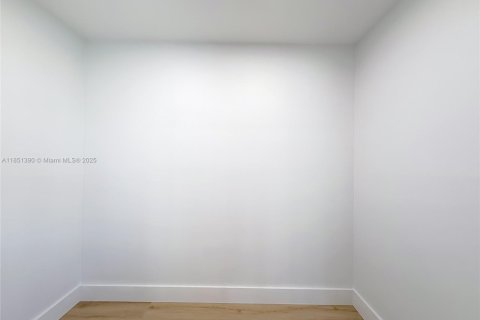 Condo in West Palm Beach, Florida, 1 bedroom № 1961890 - photo 26