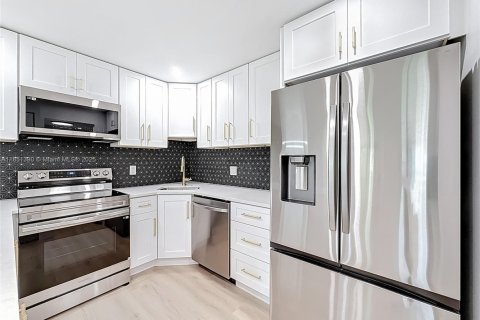 Condo in West Palm Beach, Florida, 1 bedroom № 1961890 - photo 13