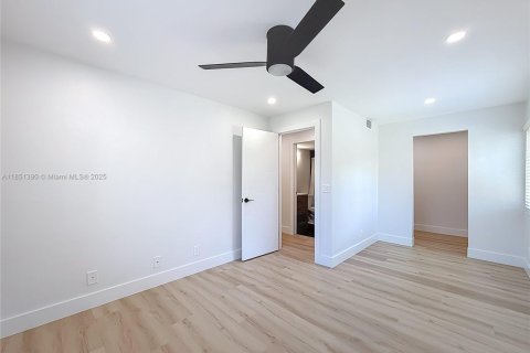 Condo in West Palm Beach, Florida, 1 bedroom № 1961890 - photo 25