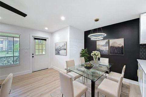 Condo in West Palm Beach, Florida, 1 bedroom № 1961890 - photo 5