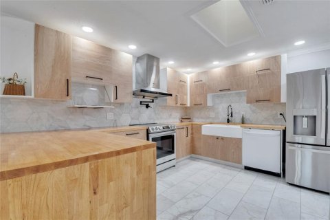 Купить виллу или дом в Уиндермир, Флорида 11 комнат, 244.89м2, № 2098190 - фото 15