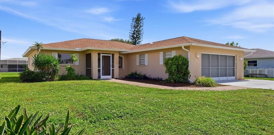 Villa ou maison à Englewood, Floride 3 chambres, 157.1 m2 № 2408088