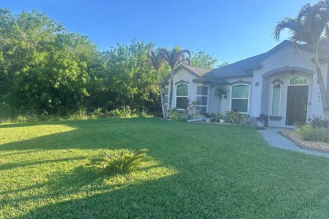 Villa ou maison à louer à Port St. Lucie, Floride: 3 chambres, 232.26 m2 № 2270897 - photo 2