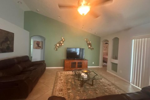 Villa ou maison à louer à Port St. Lucie, Floride: 3 chambres, 232.26 m2 № 2270897 - photo 11