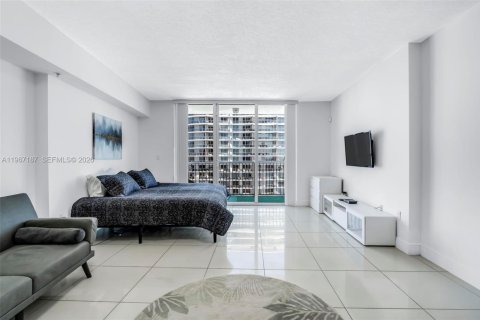 Condo in Miami, Florida  № 2244428 - photo 8