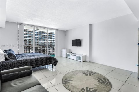 Condo in Miami, Florida  № 2244428 - photo 14
