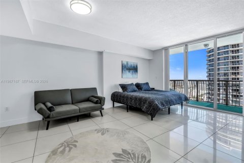 Condo in Miami, Florida  № 2244428 - photo 9