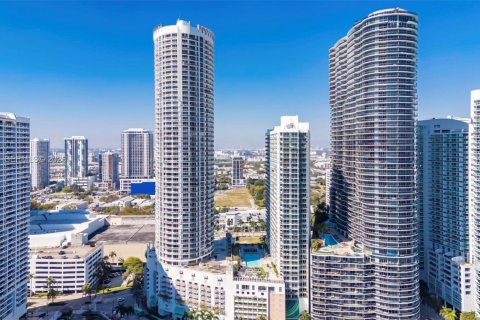 Condo in Miami, Florida  № 2244428 - photo 26