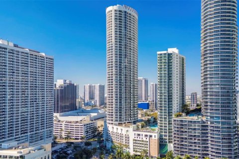 Condo in Miami, Florida  № 2244428 - photo 25