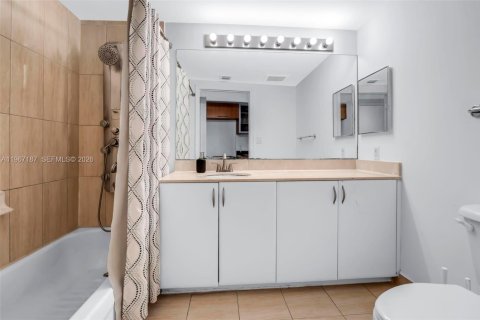 Condo in Miami, Florida  № 2244428 - photo 16