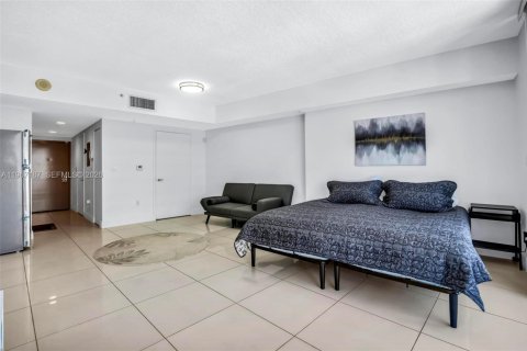 Condo in Miami, Florida  № 2244428 - photo 10