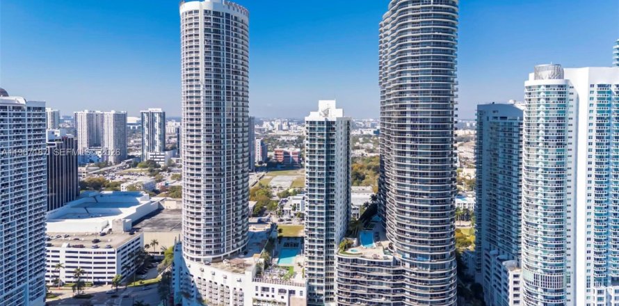 Studio in the Condo in Miami, Florida  № 2244428