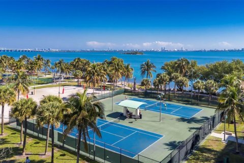Condo in Miami, Florida  № 2244428 - photo 22