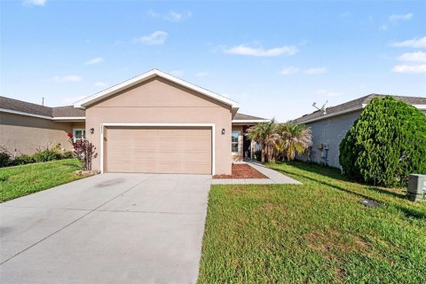House in Winter Haven, Florida 3 bedrooms, 116.41 sq.m. № 2156618