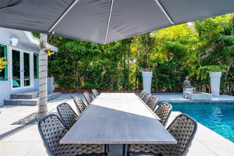 Villa ou maison à vendre à Coral Gables, Floride: 3 chambres, 361.02 m2 № 2085375 - photo 25