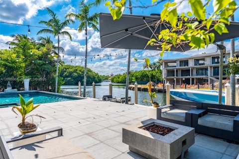 Villa ou maison à vendre à Coral Gables, Floride: 3 chambres, 361.02 m2 № 2085375 - photo 26