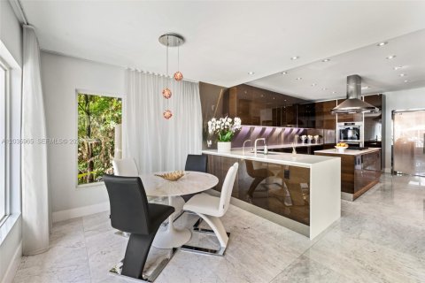 Villa ou maison à vendre à Coral Gables, Floride: 3 chambres, 361.02 m2 № 2085375 - photo 11