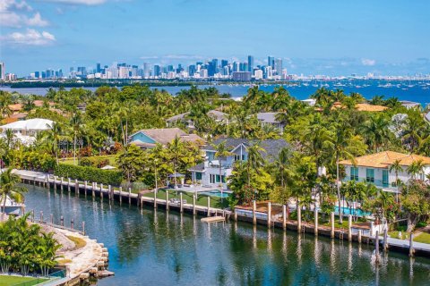 Villa ou maison à vendre à Coral Gables, Floride: 3 chambres, 361.02 m2 № 2085375 - photo 6