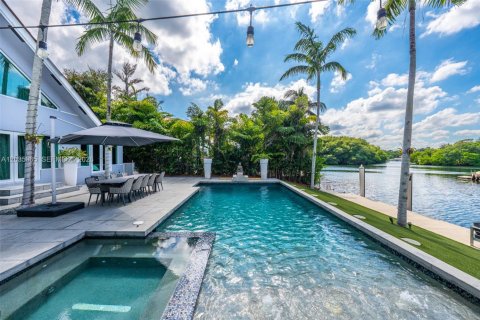 Villa ou maison à vendre à Coral Gables, Floride: 3 chambres, 361.02 m2 № 2085375 - photo 23