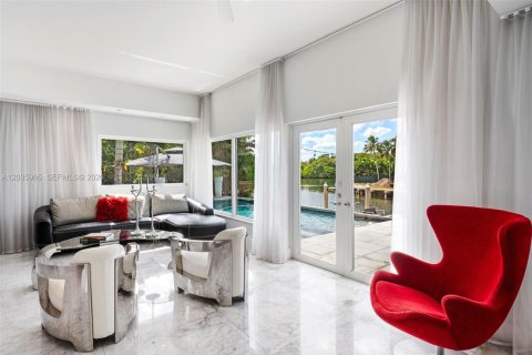 Villa ou maison à vendre à Coral Gables, Floride: 3 chambres, 361.02 m2 № 2085375 - photo 13