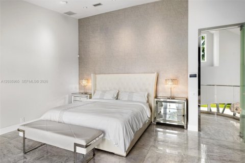 Villa ou maison à vendre à Coral Gables, Floride: 3 chambres, 361.02 m2 № 2085375 - photo 20