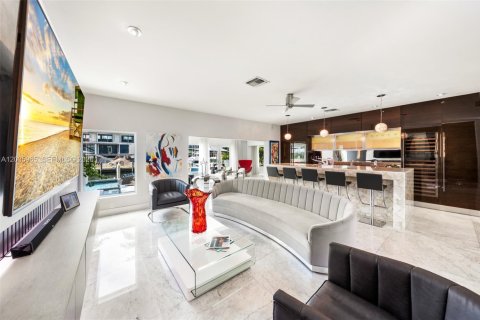 Villa ou maison à vendre à Coral Gables, Floride: 3 chambres, 361.02 m2 № 2085375 - photo 16