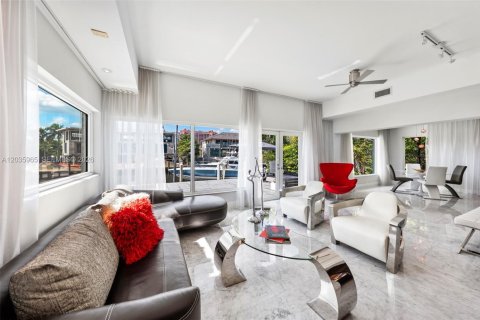 Villa ou maison à vendre à Coral Gables, Floride: 3 chambres, 361.02 m2 № 2085375 - photo 15