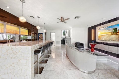 Villa ou maison à vendre à Coral Gables, Floride: 3 chambres, 361.02 m2 № 2085375 - photo 14