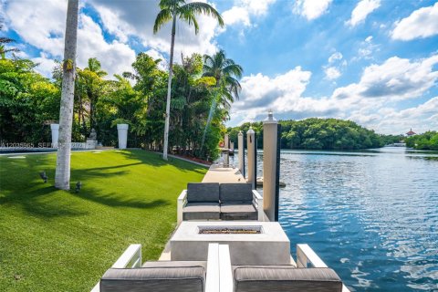 Villa ou maison à vendre à Coral Gables, Floride: 3 chambres, 361.02 m2 № 2085375 - photo 24
