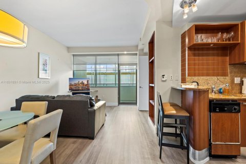 Condominio en venta en Miami, Florida, 1 dormitorio, 67.73 m2 № 1814407 - foto 3