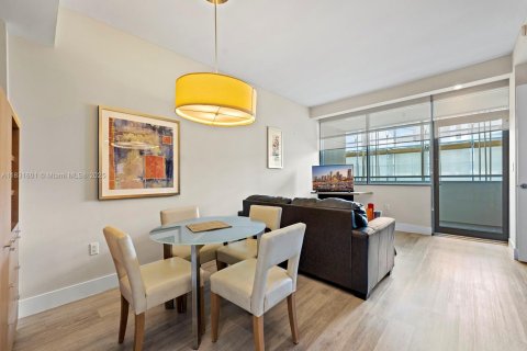Condominio en venta en Miami, Florida, 1 dormitorio, 67.73 m2 № 1814407 - foto 2