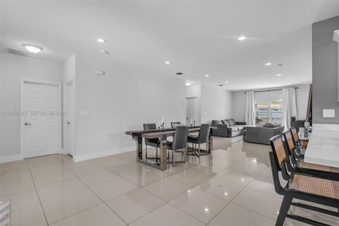 Villa ou maison à vendre à Fort Lauderdale, Floride: 4 chambres, 169.27 m2 № 2265864 - photo 4