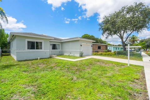 Villa ou maison à vendre à Fort Lauderdale, Floride: 4 chambres, 169.27 m2 № 2265864 - photo 3