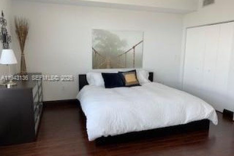 Condo in Miami, Florida, 1 bedroom  № 1999472 - photo 8