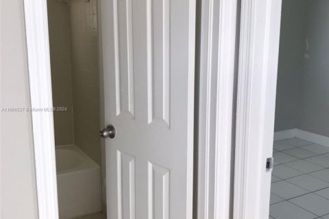 Купить кондоминиум в Майами, Флорида 3 спальни, 98.85м2, № 1978201 - фото 11