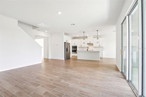 House in Zephyrhills, Florida 5 bedrooms, 353.68 sq.m. № 2110503 - photo 9