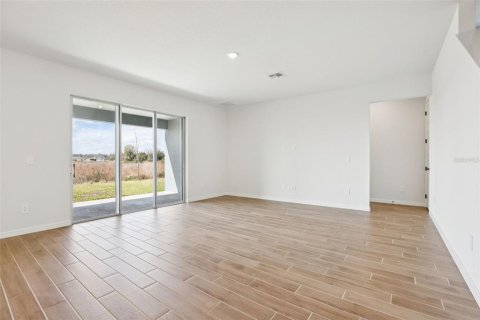 House in Zephyrhills, Florida 5 bedrooms, 353.68 sq.m. № 2110503 - photo 14