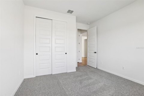 House in Zephyrhills, Florida 5 bedrooms, 353.68 sq.m. № 2110503 - photo 26