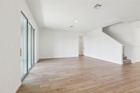 House in Zephyrhills, Florida 5 bedrooms, 353.68 sq.m. № 2110503 - photo 13