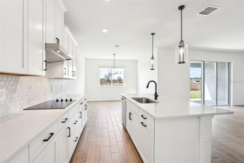 House in Zephyrhills, Florida 5 bedrooms, 353.68 sq.m. № 2110503 - photo 21