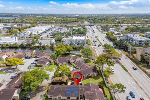 Townhouse in Hialeah, Florida 3 bedrooms, 103.59 sq.m. № 1735635 - photo 6