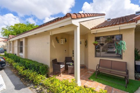 Townhouse in Hialeah, Florida 3 bedrooms, 103.59 sq.m. № 1735635 - photo 13