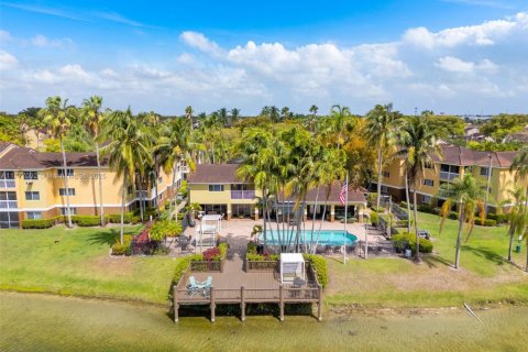 Townhouse in Hialeah, Florida 3 bedrooms, 103.59 sq.m. № 1735635 - photo 29