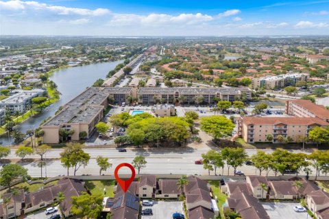 Townhouse in Hialeah, Florida 3 bedrooms, 103.59 sq.m. № 1735635 - photo 4