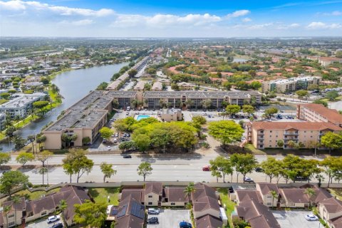 Townhouse in Hialeah, Florida 3 bedrooms, 103.59 sq.m. № 1735635 - photo 3