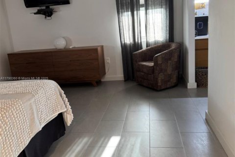 Condo in North Miami Beach, Florida, 2 bedrooms  № 1863423 - photo 23