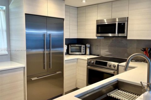 Condo in North Miami Beach, Florida, 2 bedrooms  № 1863423 - photo 14