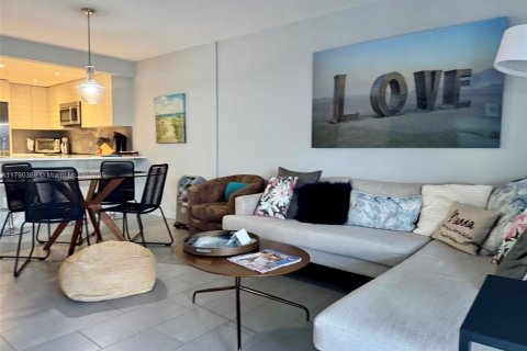 Condo in North Miami Beach, Florida, 2 bedrooms  № 1863423 - photo 5
